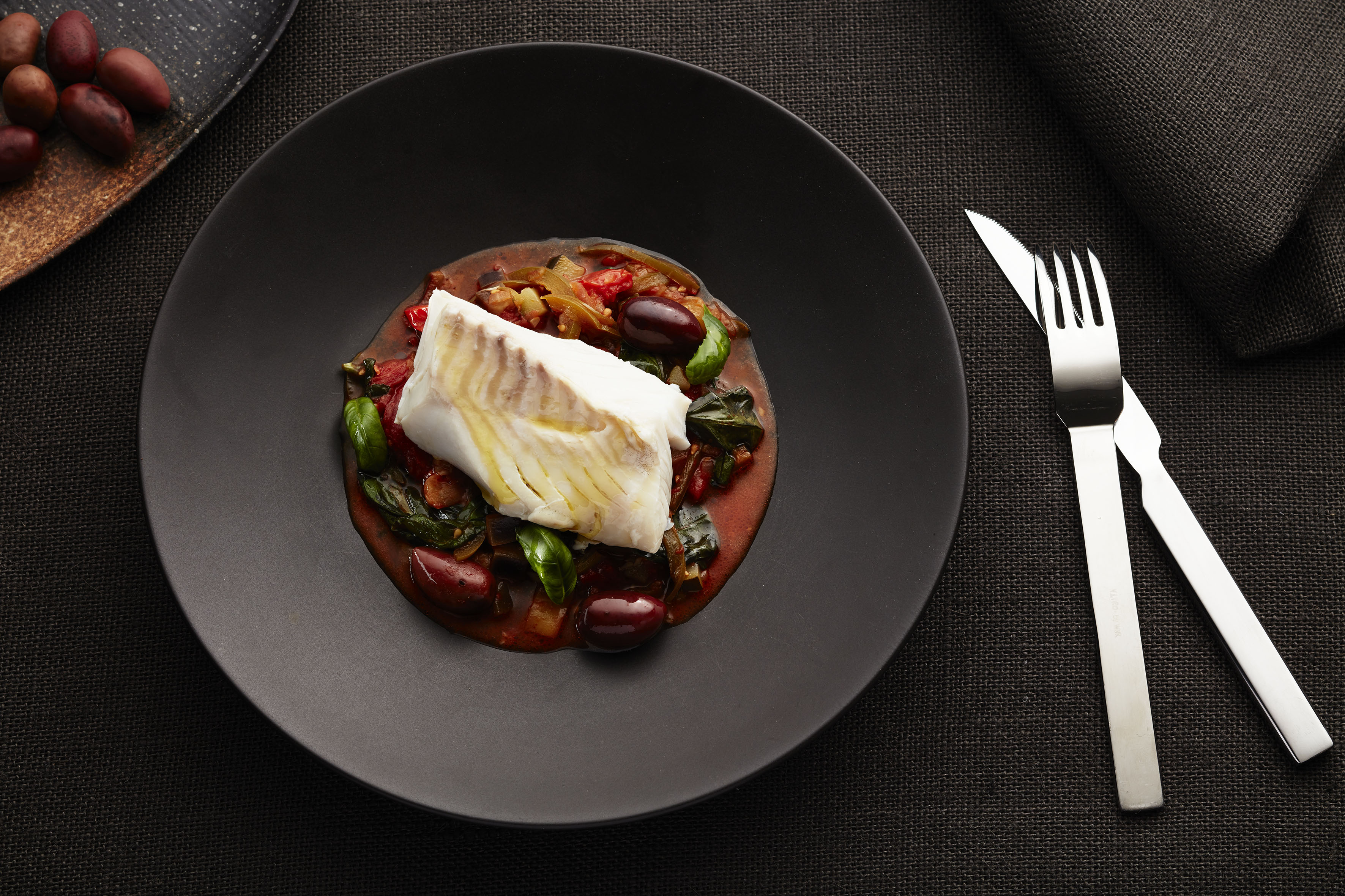 Ratatouille med lettsaltet torsk og oliven